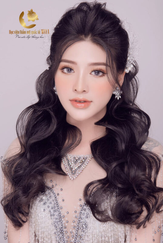 KHÓA HỌC MAKEUP CHUYÊN NGHIỆP TẠI MAYA CÓ GÌ ?